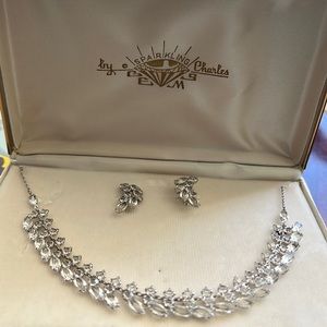 Vintage 1930s rhinestone necklace and screw on earrings